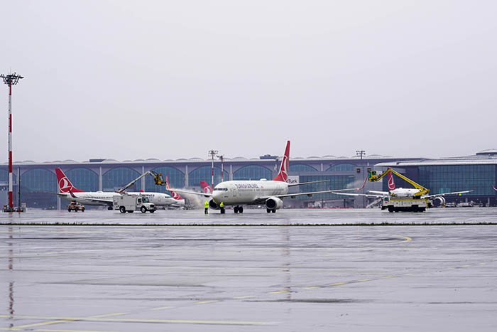 İGA’da ani hava değişimleri anlık takip ediliyor