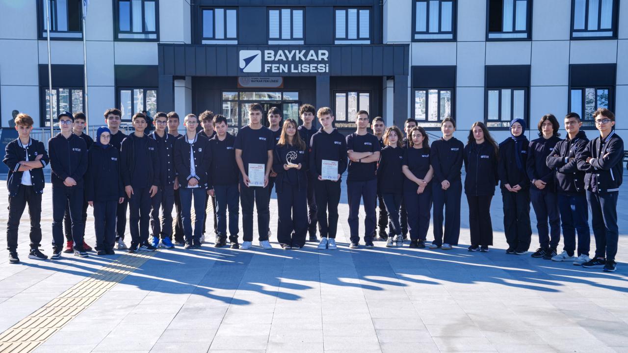 Lise öğrencilerinden uluslararası yarışmalarda çifte başarı