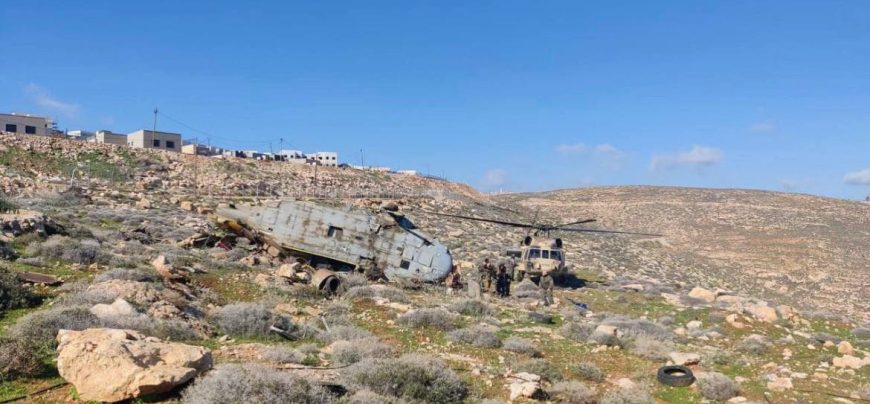 İsrail’e ait Black Hawk, havadan taşınırken düştü