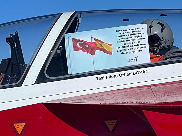 Hürjet’ten İspanya için saygı uçuşu