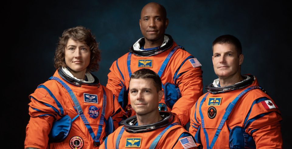 NASA 50 yıl sonra insanlı Ay seyahatine hazırlanıyor