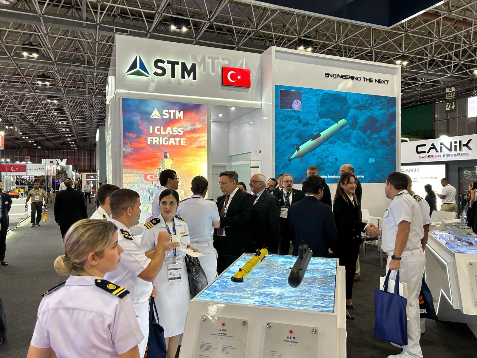 STM, savaş gemilerini ve insansız sistemlerini Körfez’e taşıyor