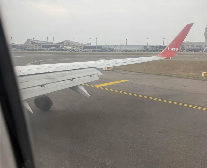 B737-800’ün inişte lastiğini koptu