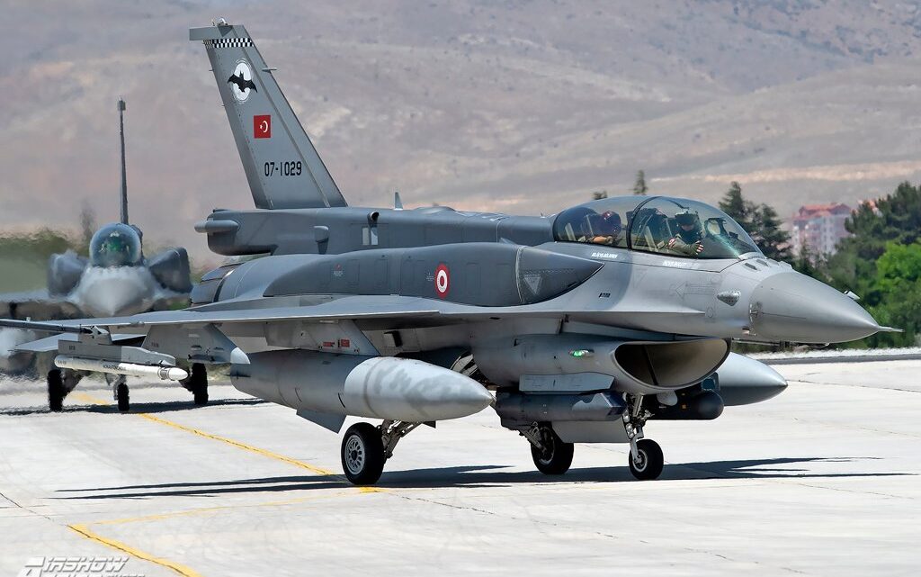 F-16 modellerini birbirinden ayırt etme