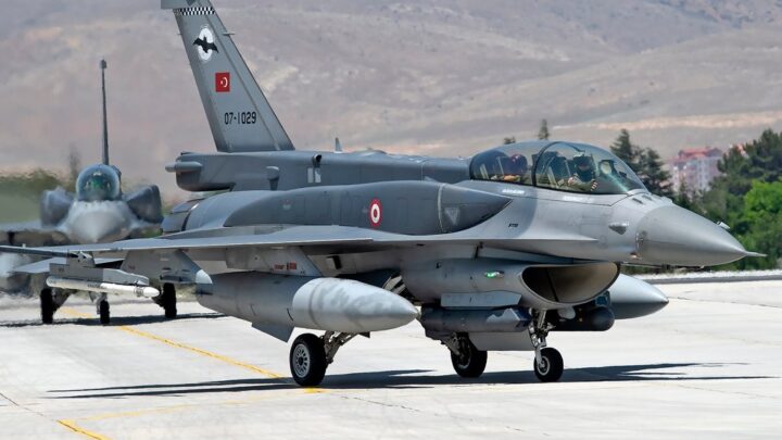 F-16 modellerini birbirinden ayırt etme