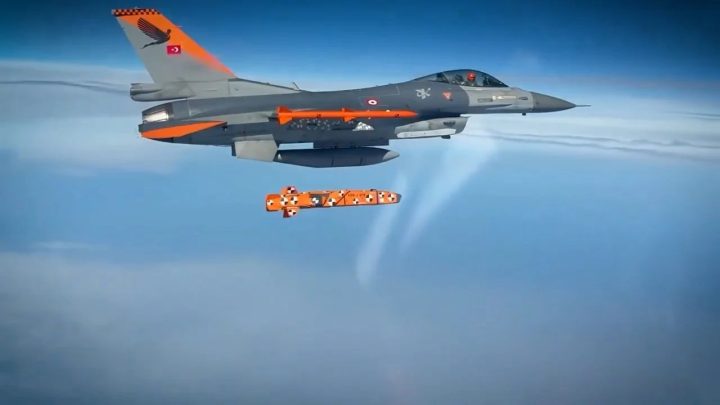 F-16’dan atılan SOM-J, ilk kez yapılan testte suüstü hedefini vurdu